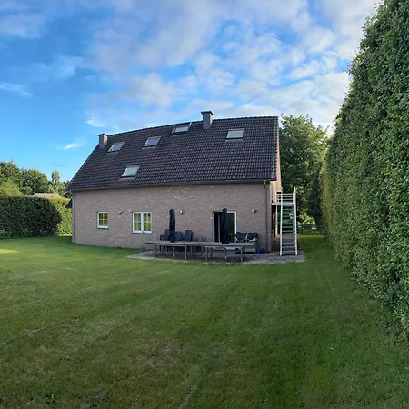 펜션 In With Sauna & Garden *