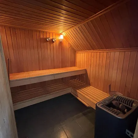 In With Sauna & Garden *